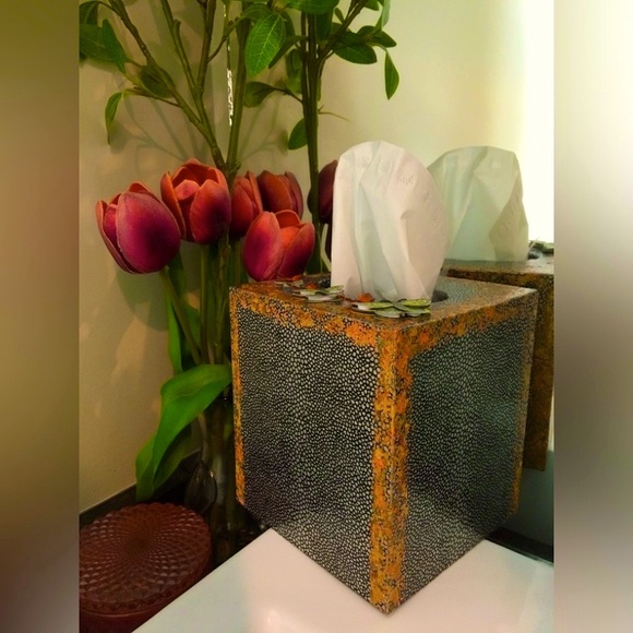 HANDMADE BUTTERFLY BLING THEMED TISSUE BOX - Picture 2 of 9